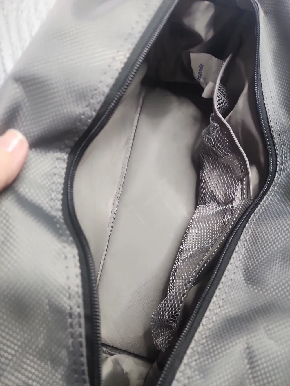 Samsonite Men's Gray and Black Travel 16